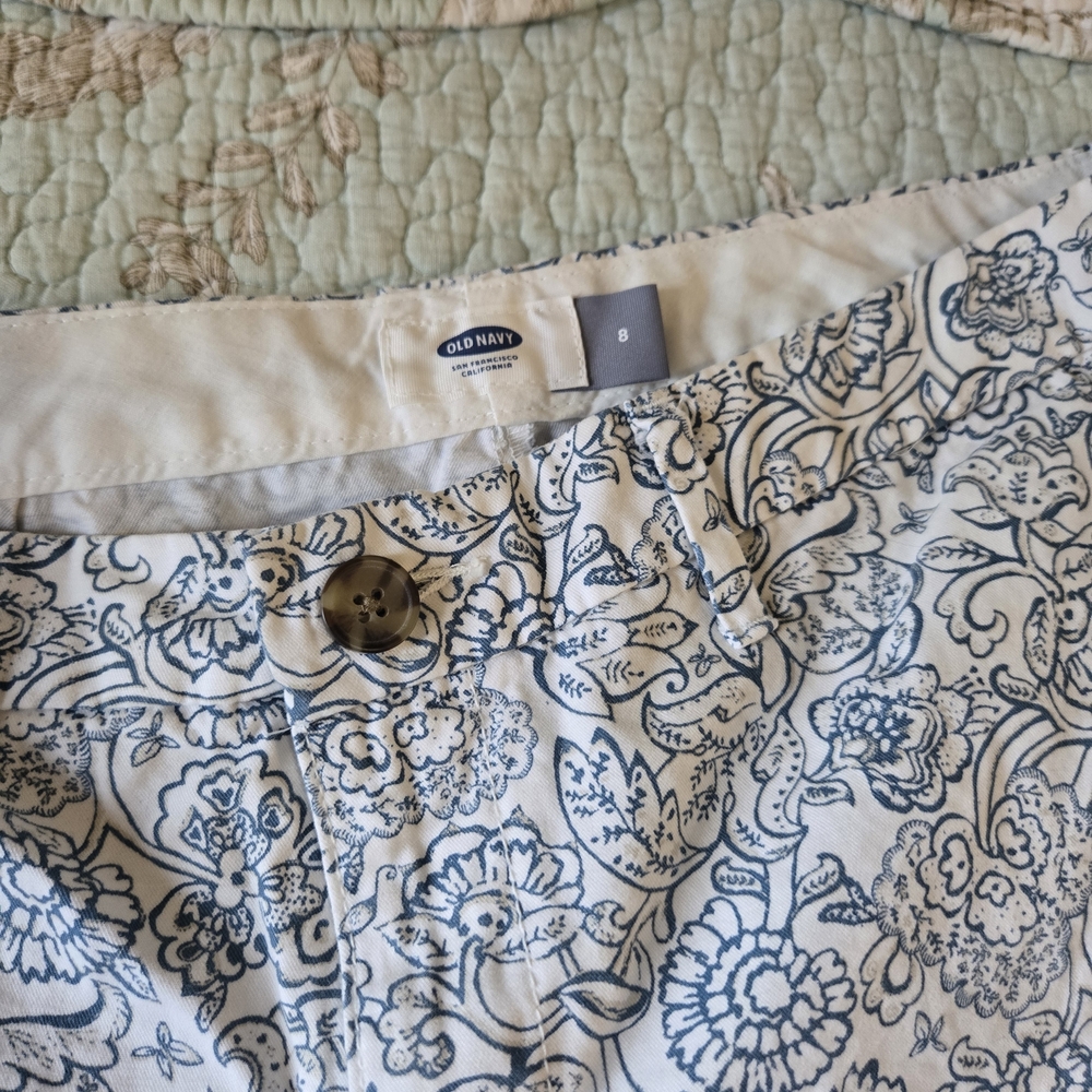 3 For $15 Old Navy White Shorts with Navy Floral Print - Picture 2 of 8